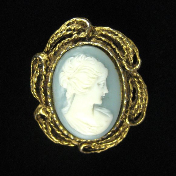 Blue Figurative Plastic Cameo Brooch Pin Goldtone Vintage 1980 1.4 in Pendant - Picture 2 of 4